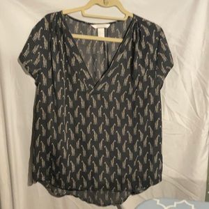 Women's H&M Giraffe print v/neck top. US size 14